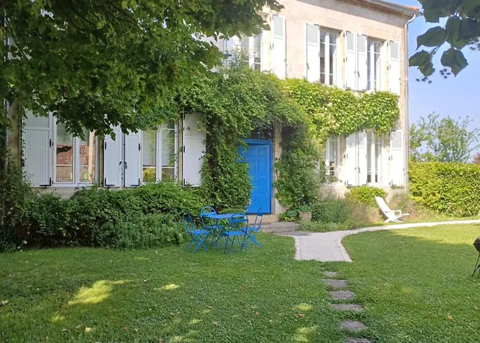 Chic & Charme Au Presbytere Alojamento de Acomodação e Pequeno-almoço 3*